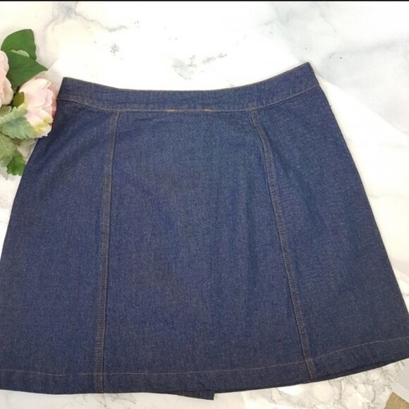 Cute Mini Skirt - Picture 3 of 5